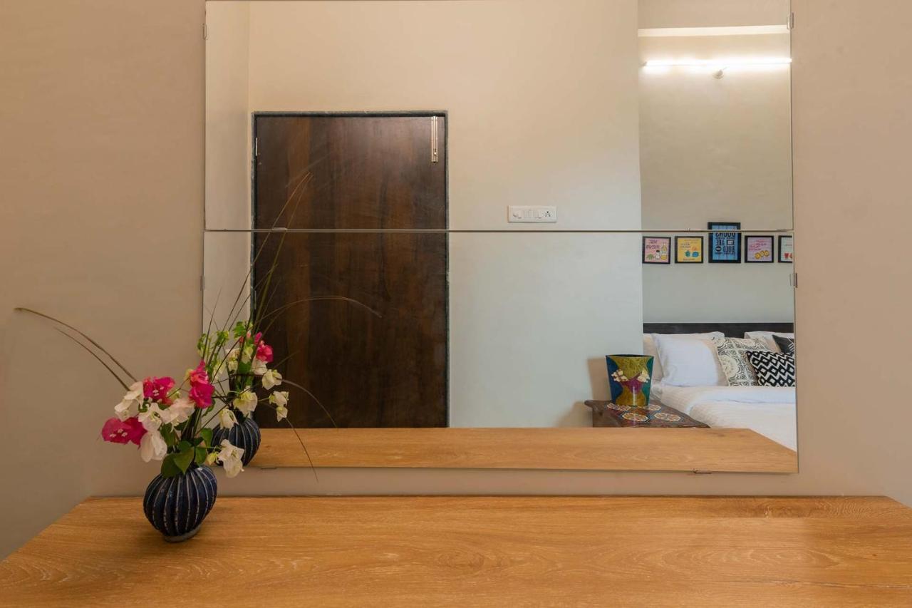 Aqua & Sage By Stayvista - Riverside Villa With Pool & Terrace 카르자트 외부 사진