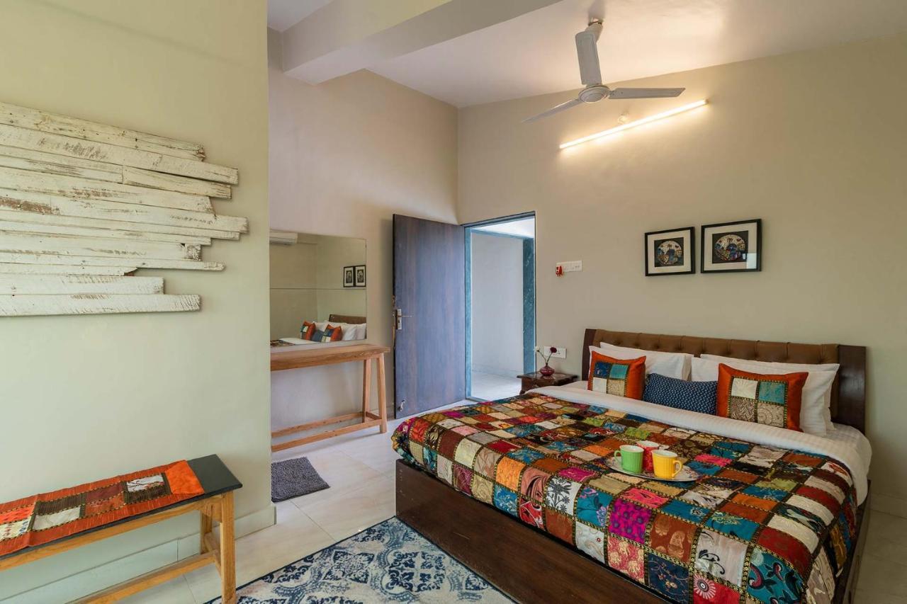 Aqua & Sage By Stayvista - Riverside Villa With Pool & Terrace 카르자트 외부 사진