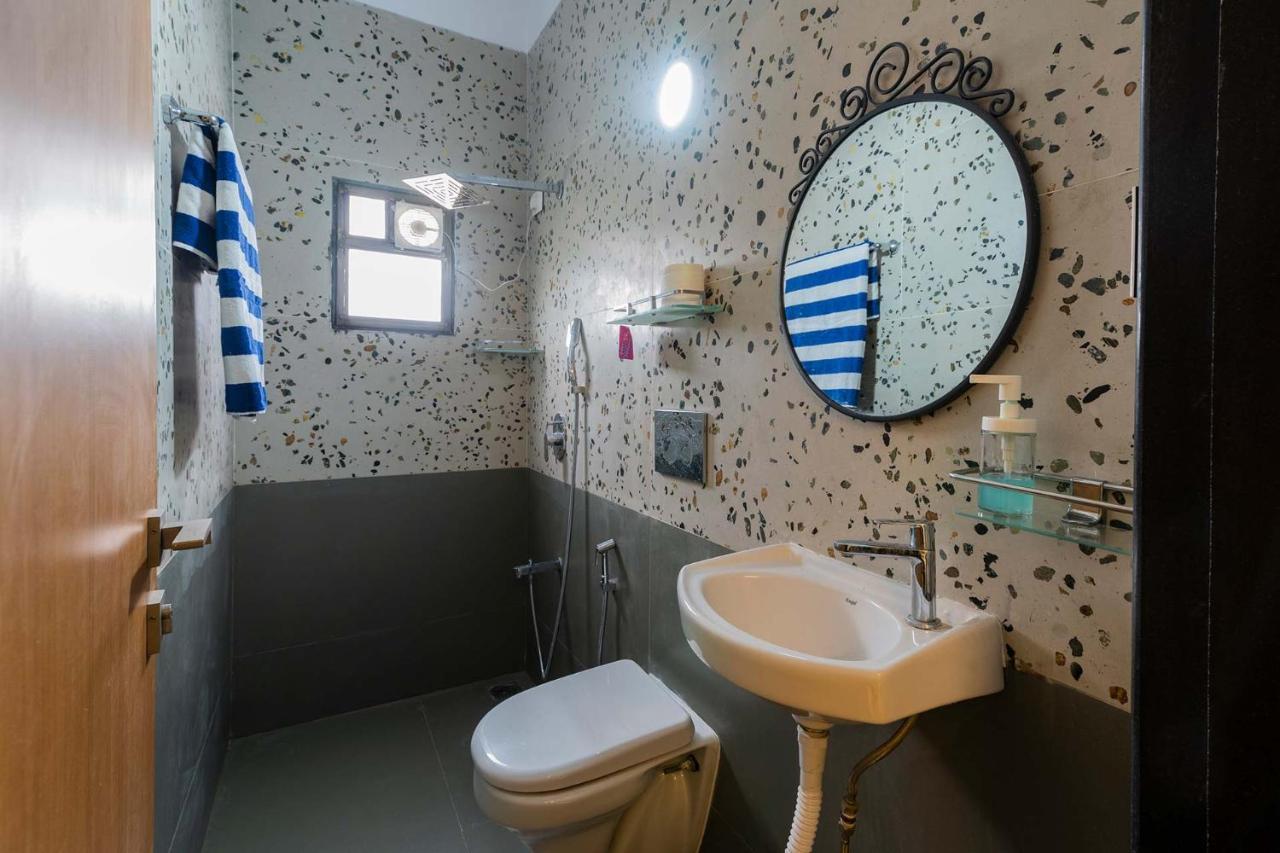 Aqua & Sage By Stayvista - Riverside Villa With Pool & Terrace 카르자트 외부 사진
