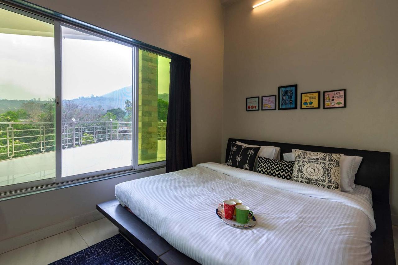 Aqua & Sage By Stayvista - Riverside Villa With Pool & Terrace 카르자트 외부 사진